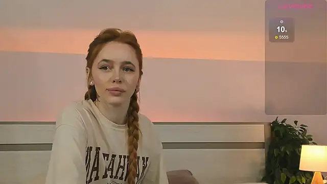 Snapshot of Phoenix_Margo chatting on October 13, 2025, 3:17 am Phoenix Margo online show from October 13, 2025, 3:17 am