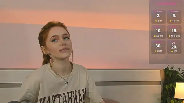 Snapshot of Phoenix_Margo chatting on October 15, 2025, 3:17 am Phoenix Margo online show from October 15, 2025, 3:17 am