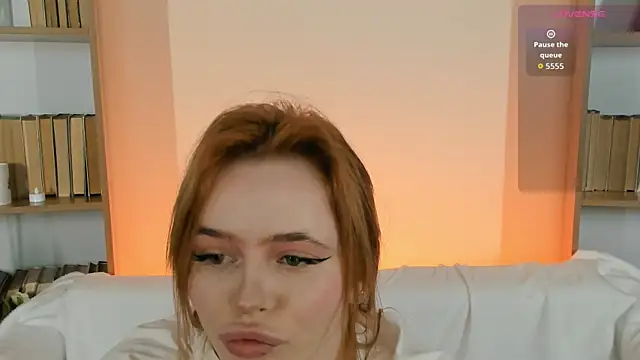 Snapshot of Phoenix_Margo chatting on November 5, 2025, 3:39 am Phoenix Margo online show from November 5, 2025, 3:39 am