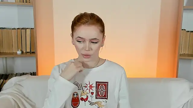 Snapshot of Phoenix_Margo chatting on November 9, 2025, 3:27 am Phoenix Margo online show from November 9, 2025, 3:27 am