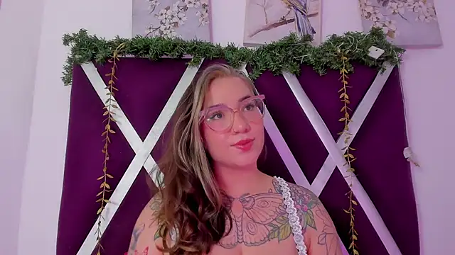 Snapshot of DEVA_BLUE_ chatting on November 25, 2025, 4:56 am DEVA BLUE online show from November 25, 2025, 4:56 am