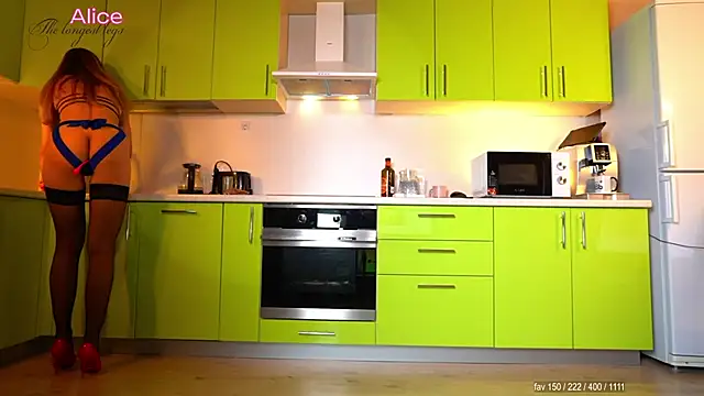 pinkheart  online show from December 3, 2025, 5:11 pm