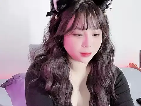   Lyly   online show from November 27, 2025, 1:40 am