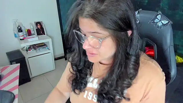 Snapshot of BellaFlaming chatting on January 6, 2025, 11:51 am BellaFlaming online show from January 6, 2025, 11:51 am