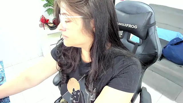 Snapshot of BellaFlaming chatting on February 25, 2025, 11:08 am BellaFlaming online show from February 25, 2025, 11:08 am