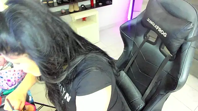 BellaFlaming online show from November 26, 2025, 11:22 am