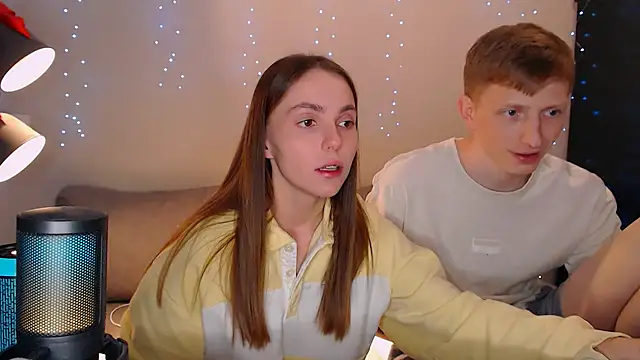 juliaanddima online show from February 27, 2025, 12:43 am