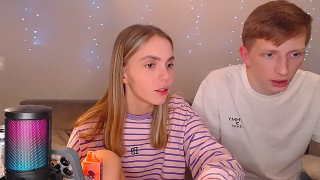 juliaanddima online show from March 21, 2025, 8:50 pm