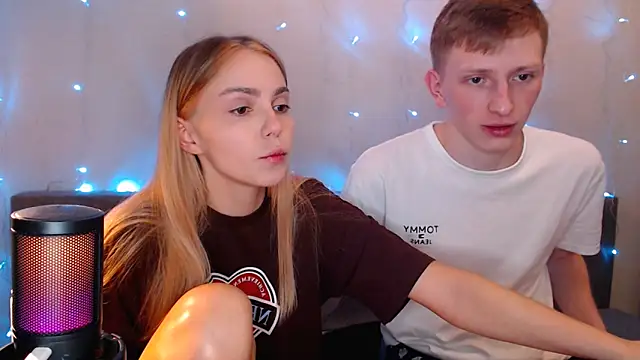 juliaanddima online show from September 17, 2025, 9:38 pm