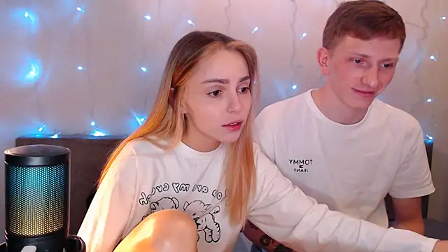 juliaanddima online show from September 27, 2025, 9:20 pm