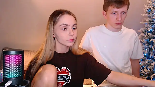 juliaanddima online show from December 18, 2025, 10:27 pm