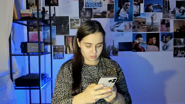 Snapshot of Tenderalise chatting on December 11, 2024, 6:20 pm Tenderalise online show from December 11, 2024, 6:20 pm