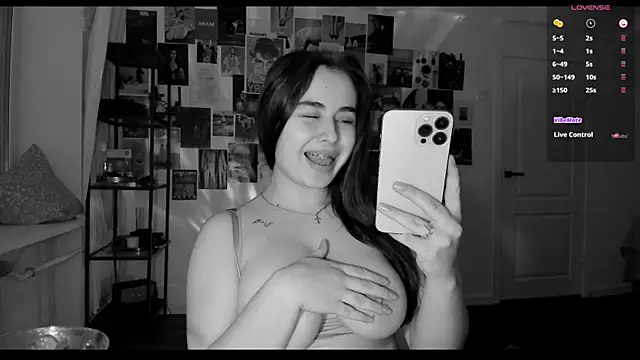 Snapshot of Tenderalise chatting on December 14, 2024, 6:09 pm Tenderalise online show from December 14, 2024, 6:09 pm