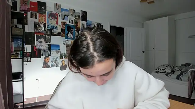 Snapshot of Tenderalise chatting on January 5, 2025, 8:31 pm Tenderalise online show from January 5, 2025, 8:31 pm