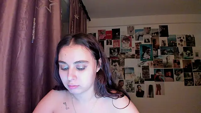 Snapshot of Tenderalise chatting on January 9, 2025, 8:22 pm Tenderalise online show from January 9, 2025, 8:22 pm