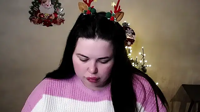 Emily Mo online show from December 15, 2025, 6:17 am