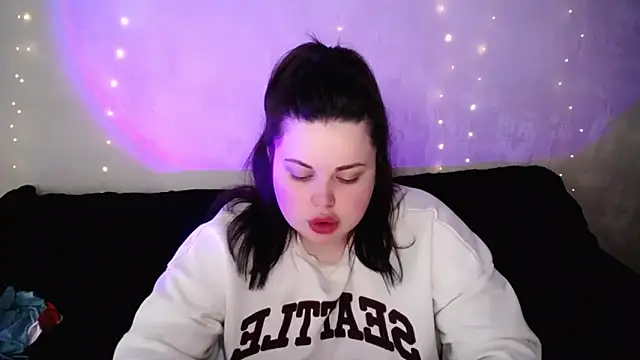 Emily Mo online show from February 28, 2026, 6:47 am