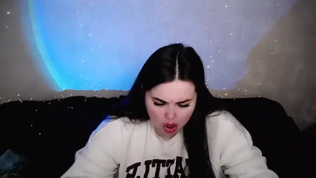 Emily Mo online show from March 4, 2026, 7:03 am