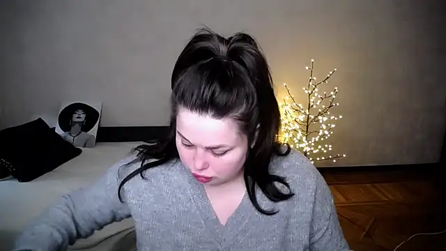 Emily Mo online show from April 9, 2026, 5:40 am