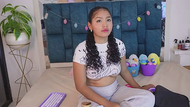 Anais aradia online show from April 1, 2026, 6:36 am