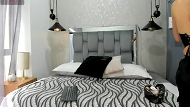 Snapshot of mia_thompsonn_ chatting on June 19, 2026, 2:10 pm mia thompsonn online show from June 19, 2026, 2:10 pm