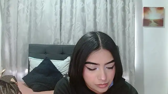 eva six online show from October 13, 2025, 6:52 pm