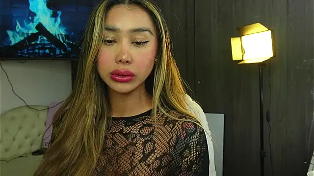Snapshot of liah_v chatting on April 23, 2026, 2:24 am liah v online show from April 23, 2026, 2:24 am