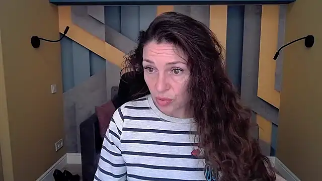 EllaLong online show from October 28, 2025, 12:30 pm