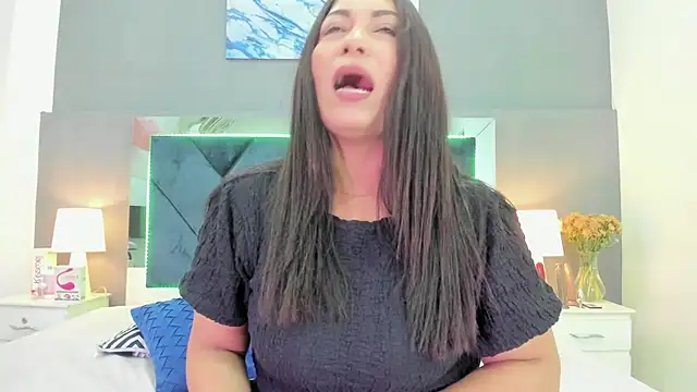 Lauralove 69 online show from October 20, 2025, 8:09 pm