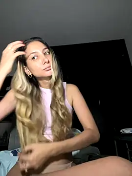 Snapshot of DanikRosse chatting on October 31, 2025, 4:24 am DanikRosse online show from October 31, 2025, 4:24 am