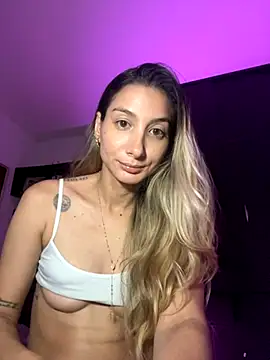 Snapshot of DanikRosse chatting on December 3, 2025, 4:53 am DanikRosse online show from December 3, 2025, 4:53 am