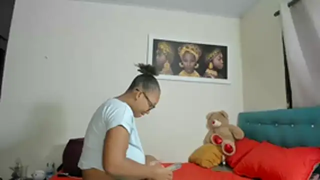 megan-hotxx online show from December 1, 2025, 2:27 am