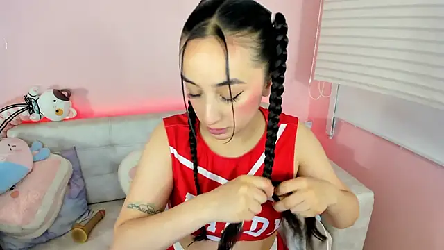 tinysara online show from April 20, 2026, 4:32 pm