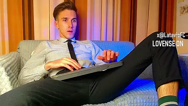 Midnighter  online show from November 22, 2025, 12:53 am