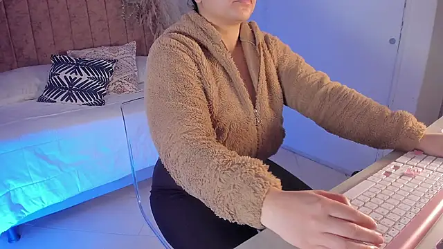 scarlet miller1 online show from December 4, 2025, 12:58 pm