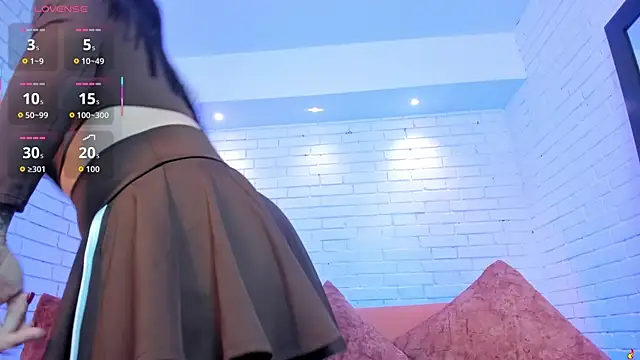 charlottewhitte online show from November 24, 2025, 11:10 am