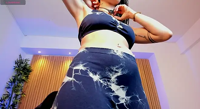 charlottewhitte online show from April 20, 2026, 11:13 am