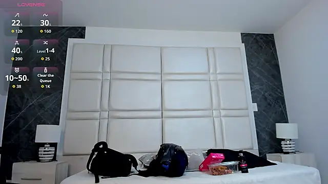 charlottewhitte online show from April 21, 2026, 10:54 am