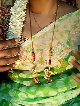 tuttifrutti17 online show from February 3, 2025, 5:35 pm