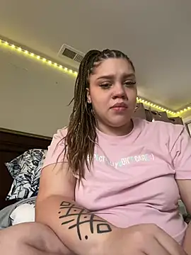 QueenNuttCollector online show from January 25, 2025, 7:07 pm