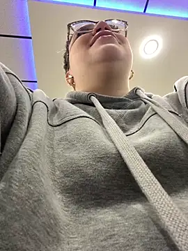 QueenNuttCollector online show from February 15, 2025, 4:23 pm