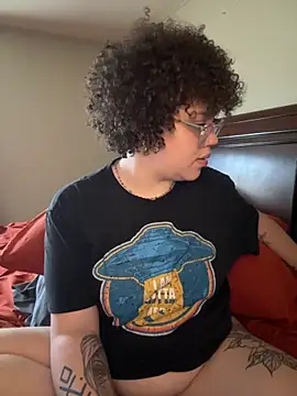 QueenNuttCollector online show from September 11, 2025, 3:56 pm