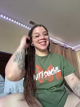 QueenNuttCollector online show from December 18, 2025, 5:41 pm