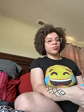 QueenNuttCollector online show from February 4, 2026, 3:51 pm