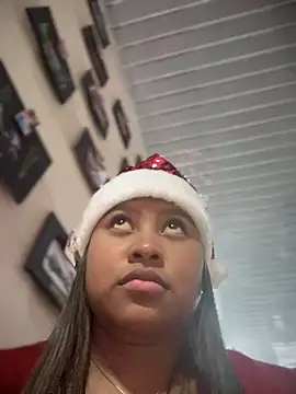 lunahot  07 online show from December 5, 2024, 3:28 pm