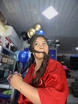 lunahot  07 online show from December 11, 2024, 3:26 pm