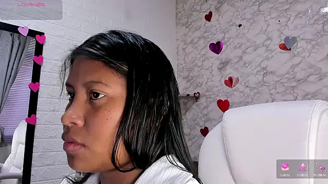lunahot  07 online show from February 20, 2025, 12:25 pm