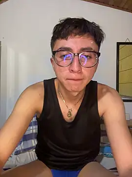 Snapshot of CamiRojas_boy chatting on June 14, 2026, 3:30 am CamiRojas boy online show from June 14, 2026, 3:30 am