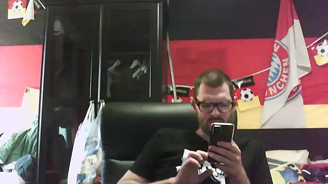 Die-geile-Sau online show from November 19, 2025, 1:11 pm