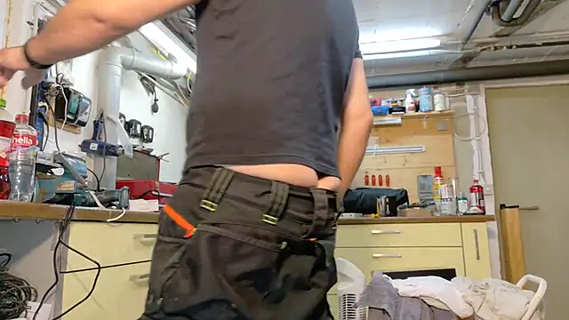 Nikeyone2 online show from March 16, 2026, 6:39 am